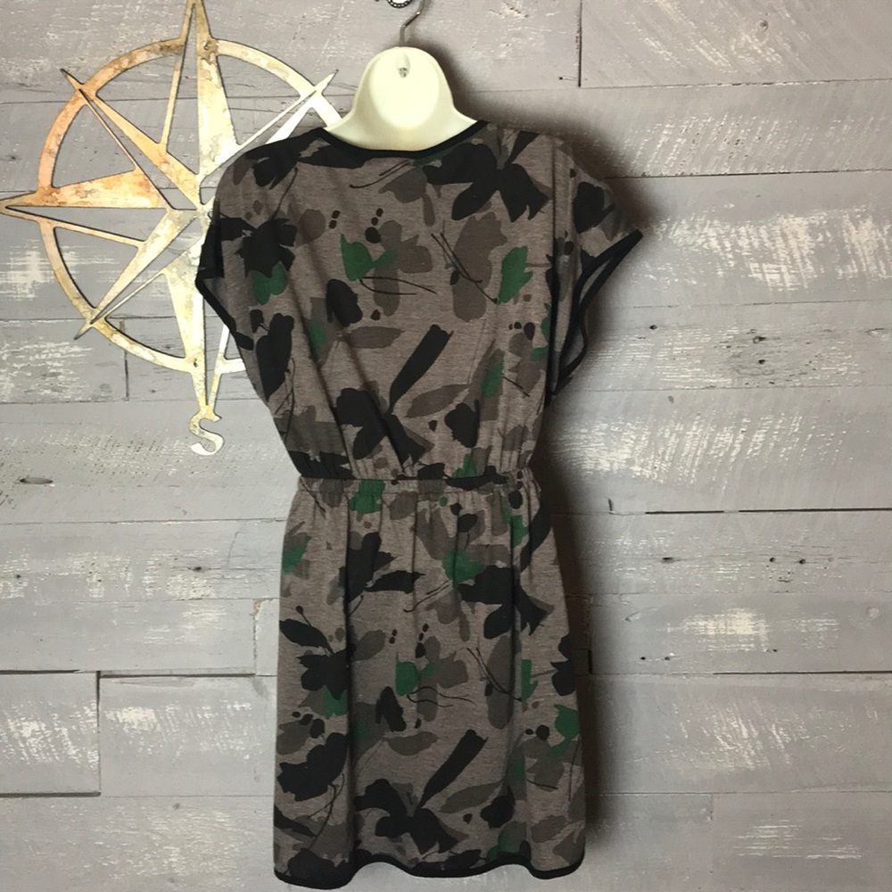 Cute Emmelee dress with splatter pattern - Picture 2 of 4